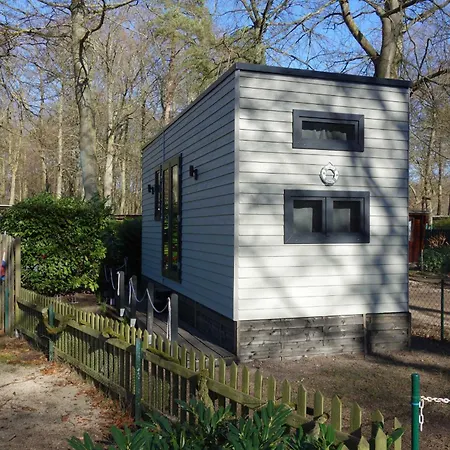Tiny House Ankerplatz Auf Dem Ostseecamp פארק נופש